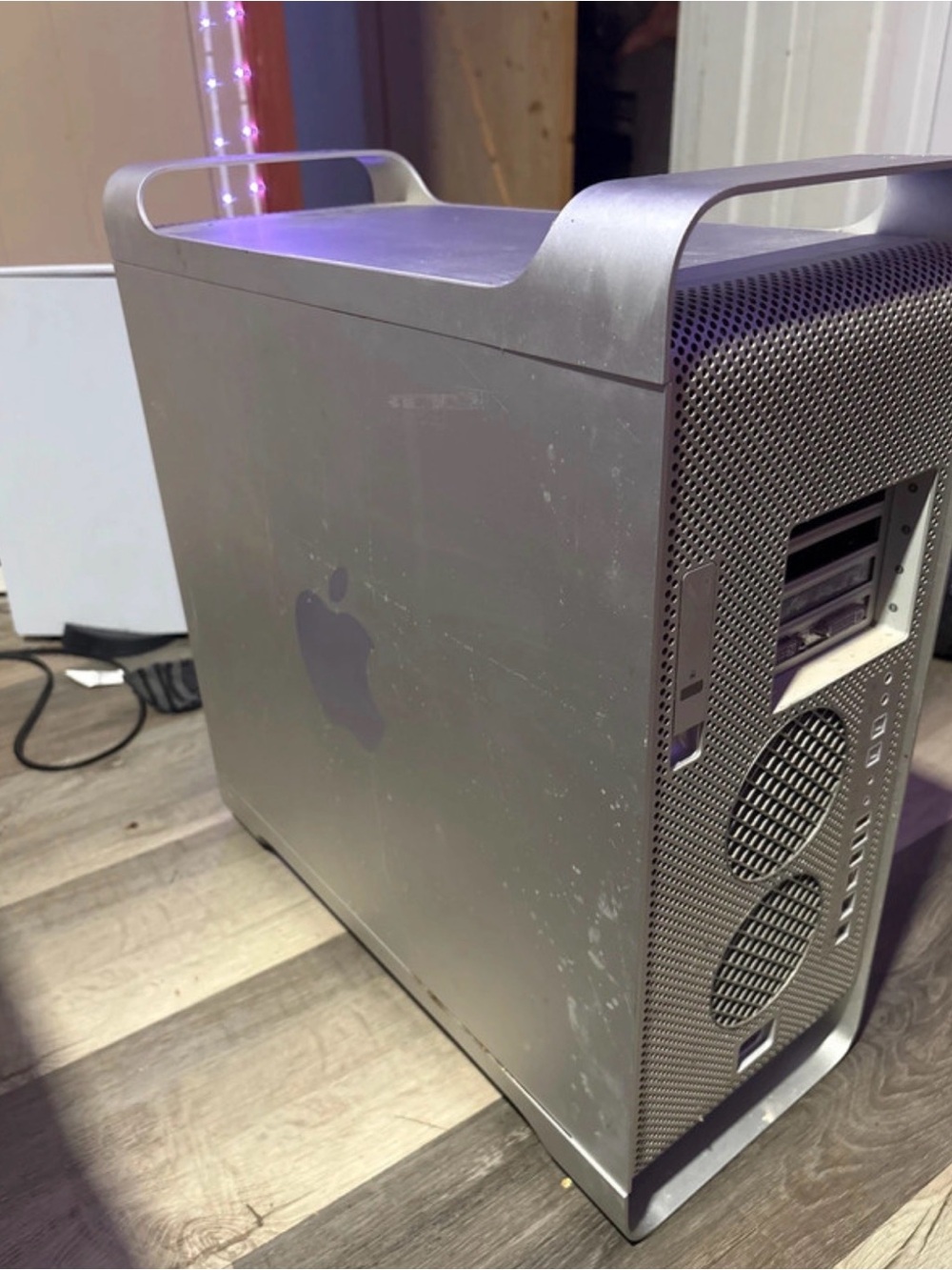 Apple Mac Pro Aluminum Workstation - Silver